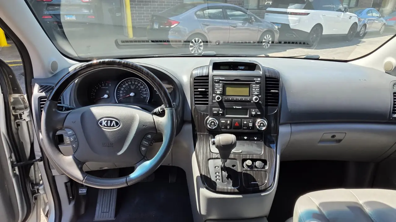 2014 Kia Sedona 10