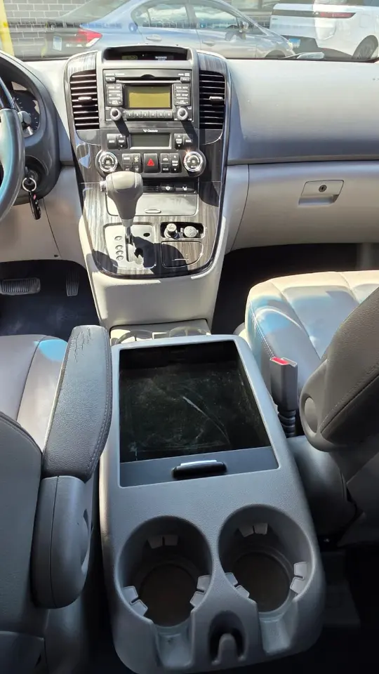 2014 Kia Sedona 11