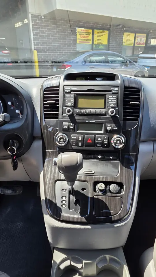 2014 Kia Sedona 12