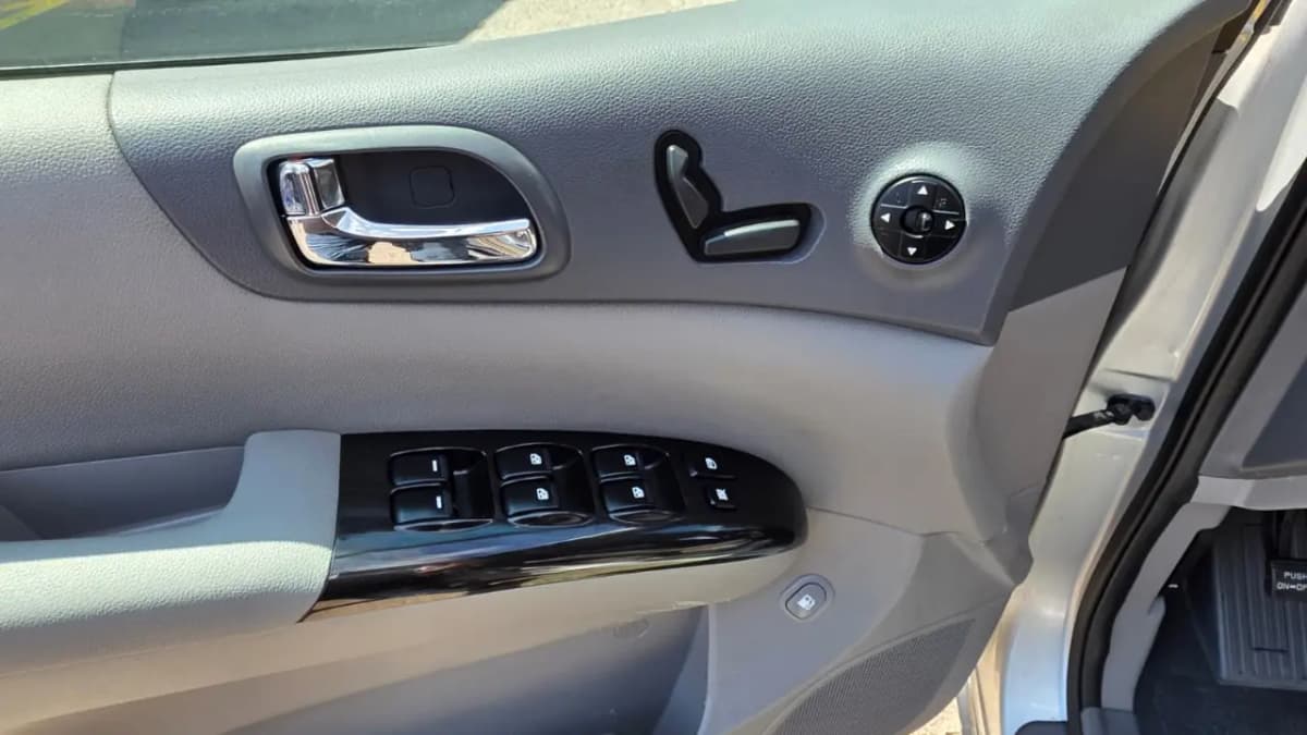 2014 Kia Sedona 13