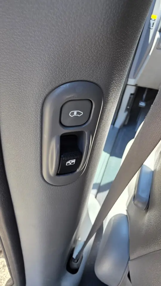 2014 Kia Sedona 14