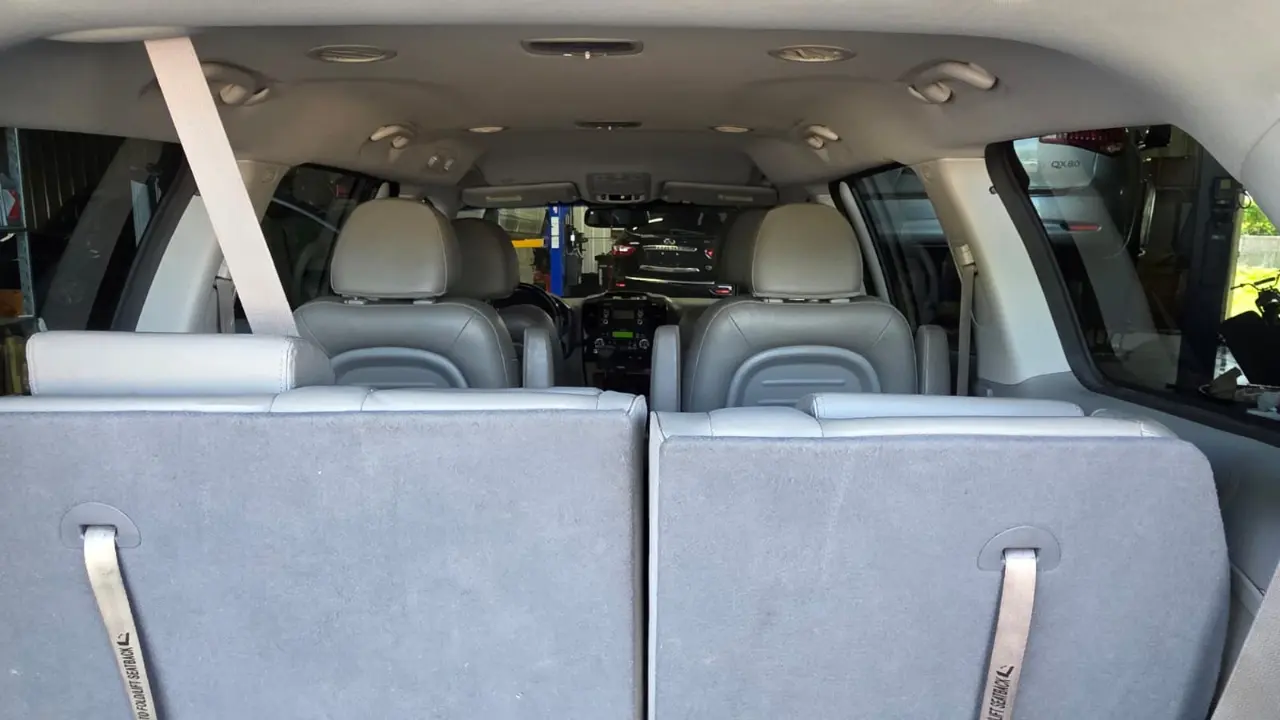 2014 Kia Sedona 18