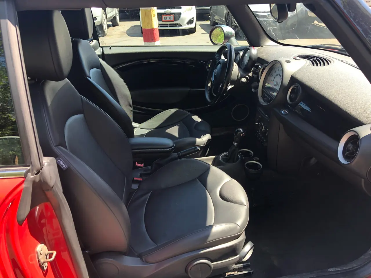 2014 MINI Cooper 14