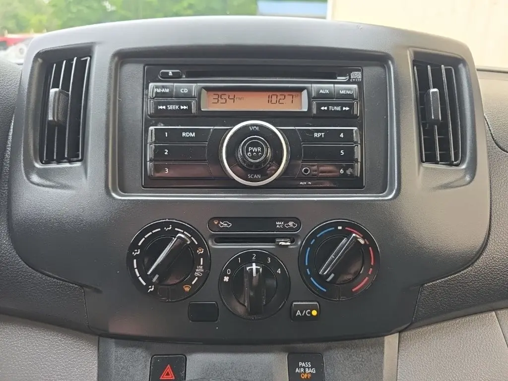 2015 Nissan NV200 17