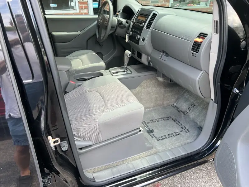 2016 Nissan Frontier 11