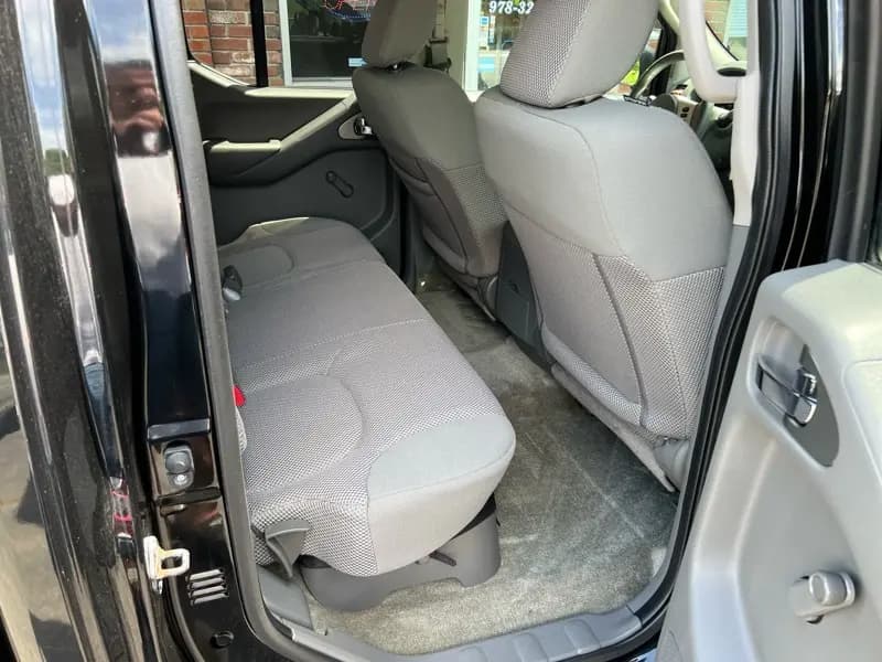 2016 Nissan Frontier 13