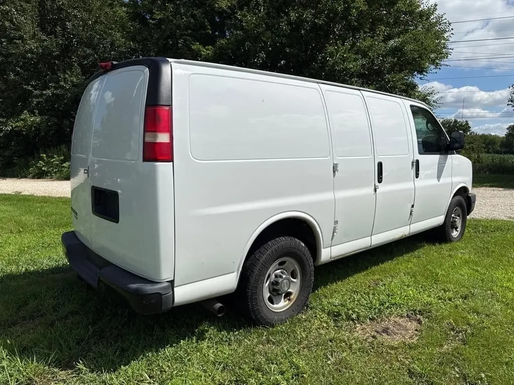 2015 Chevrolet Express Cargo 7