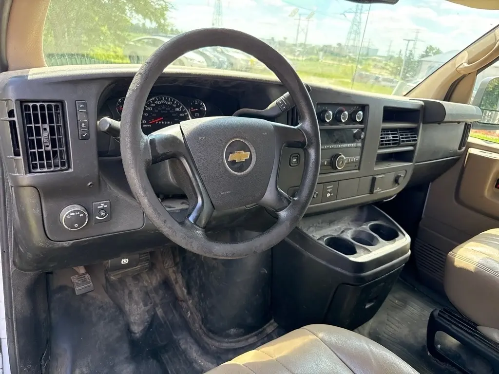 2015 Chevrolet Express Cargo 8