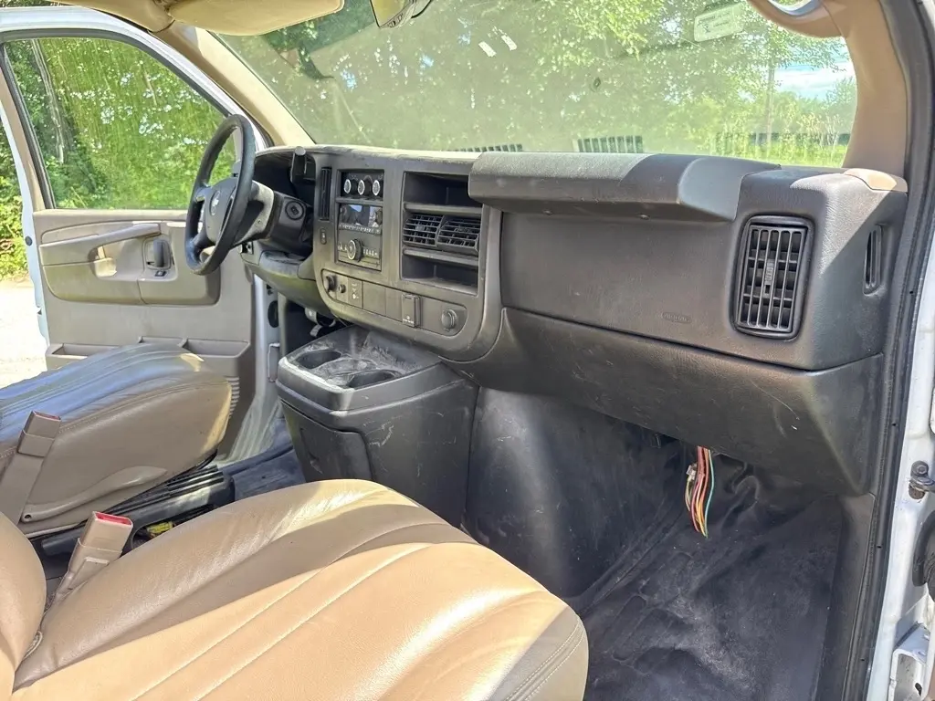 2015 Chevrolet Express Cargo 16