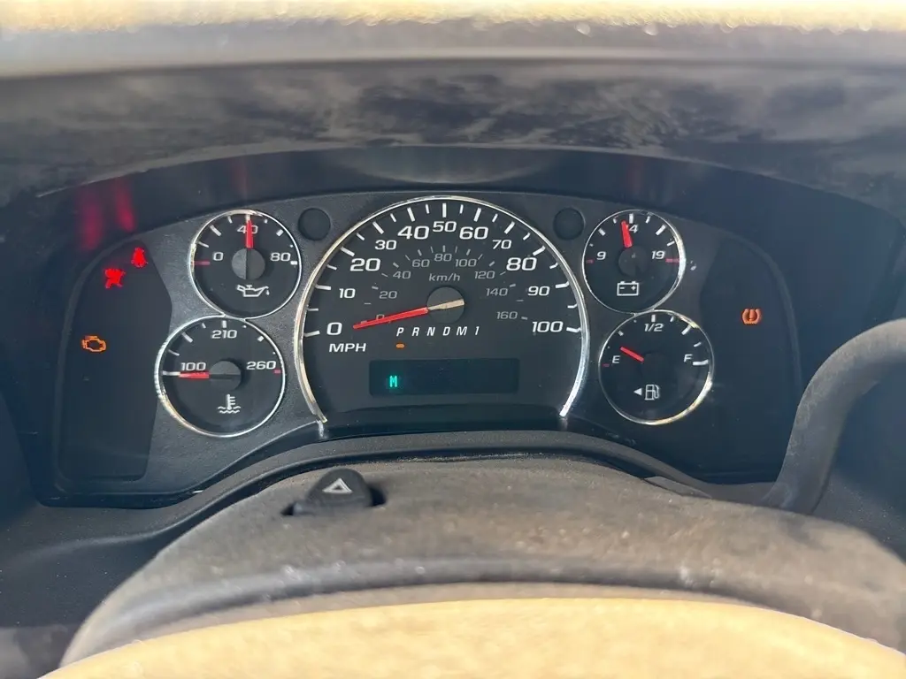 2015 Chevrolet Express Cargo 17