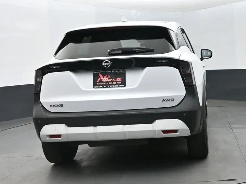 2025 Nissan Kicks 8