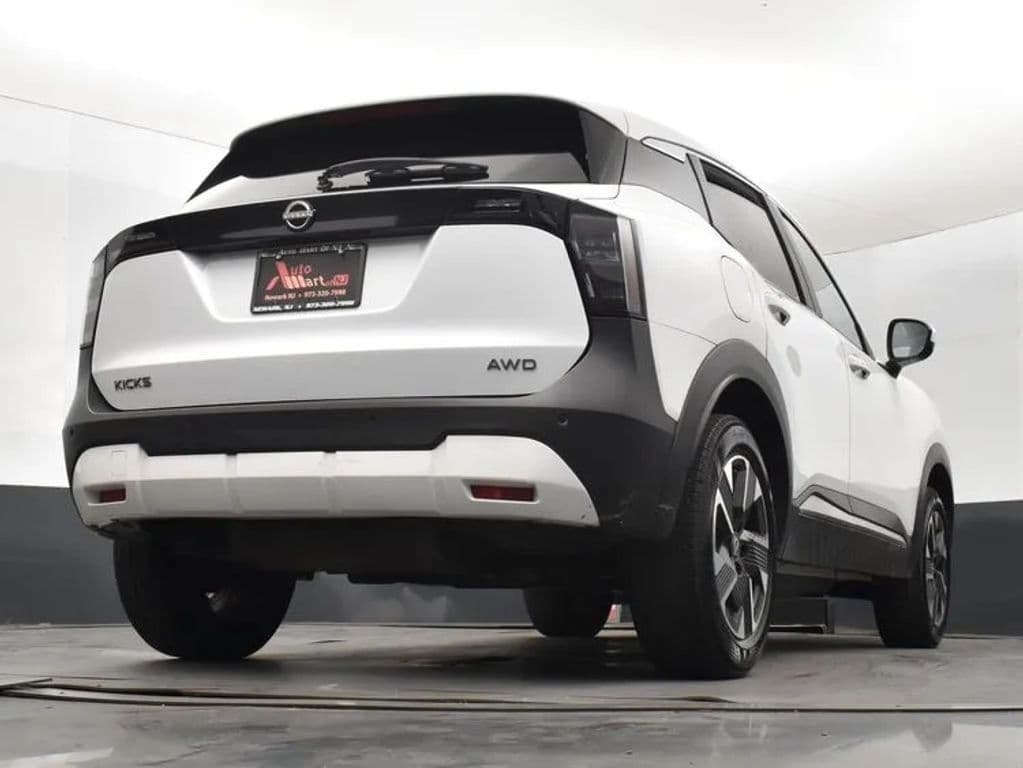 2025 Nissan Kicks 13