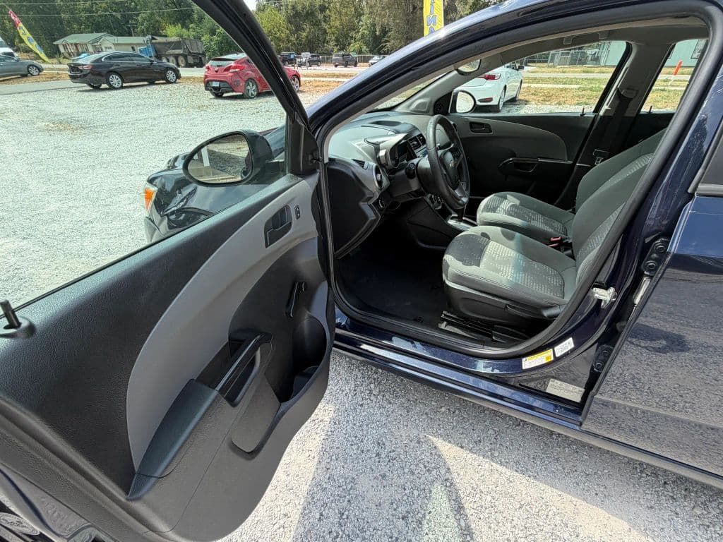 2015 Chevrolet Sonic 13