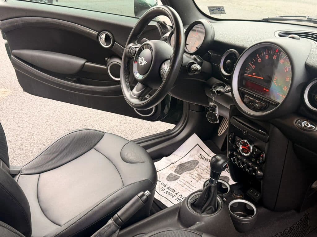 2015 MINI Cooper 32