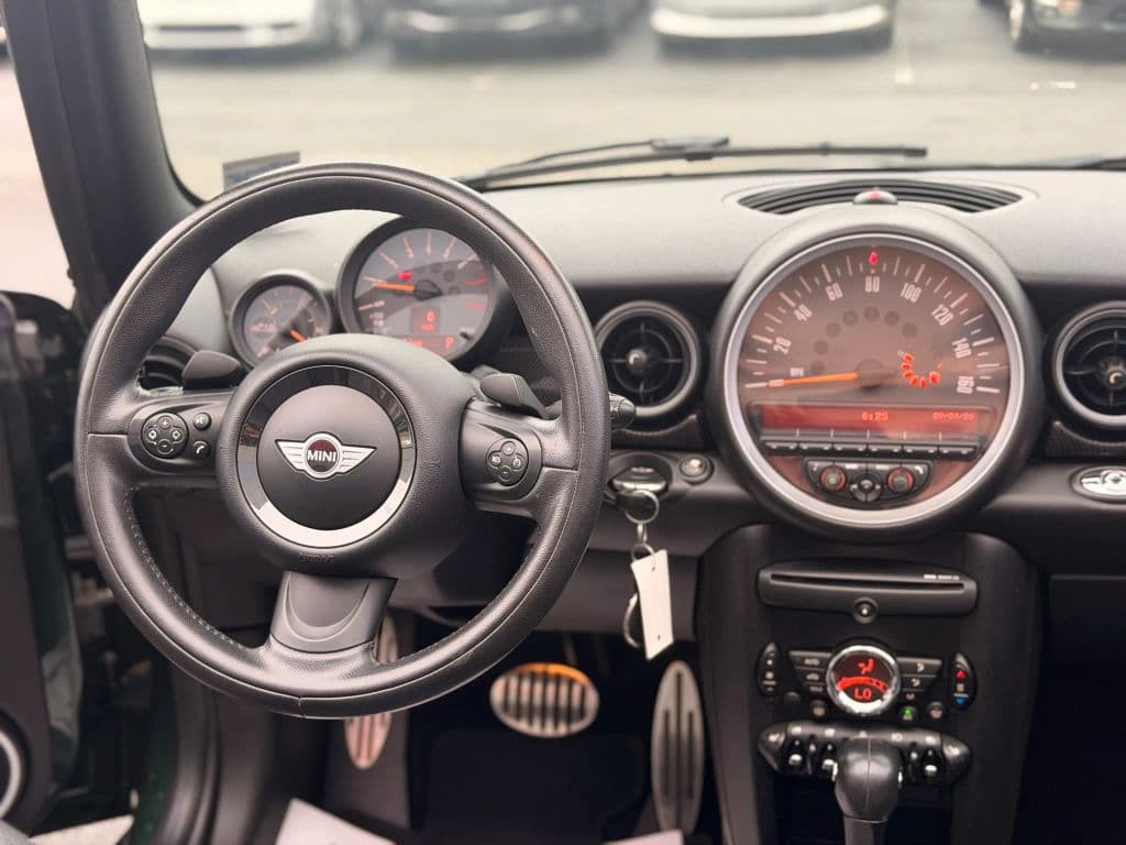 2015 MINI Cooper 13