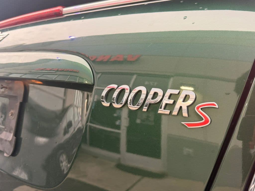 2015 MINI Cooper 17