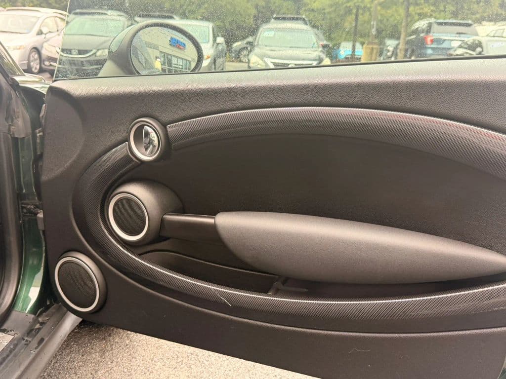 2015 MINI Cooper 29