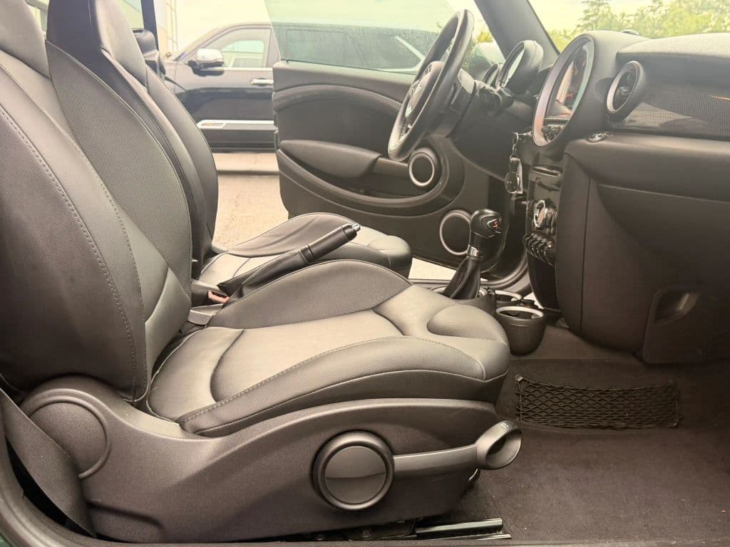 2015 MINI Cooper 31