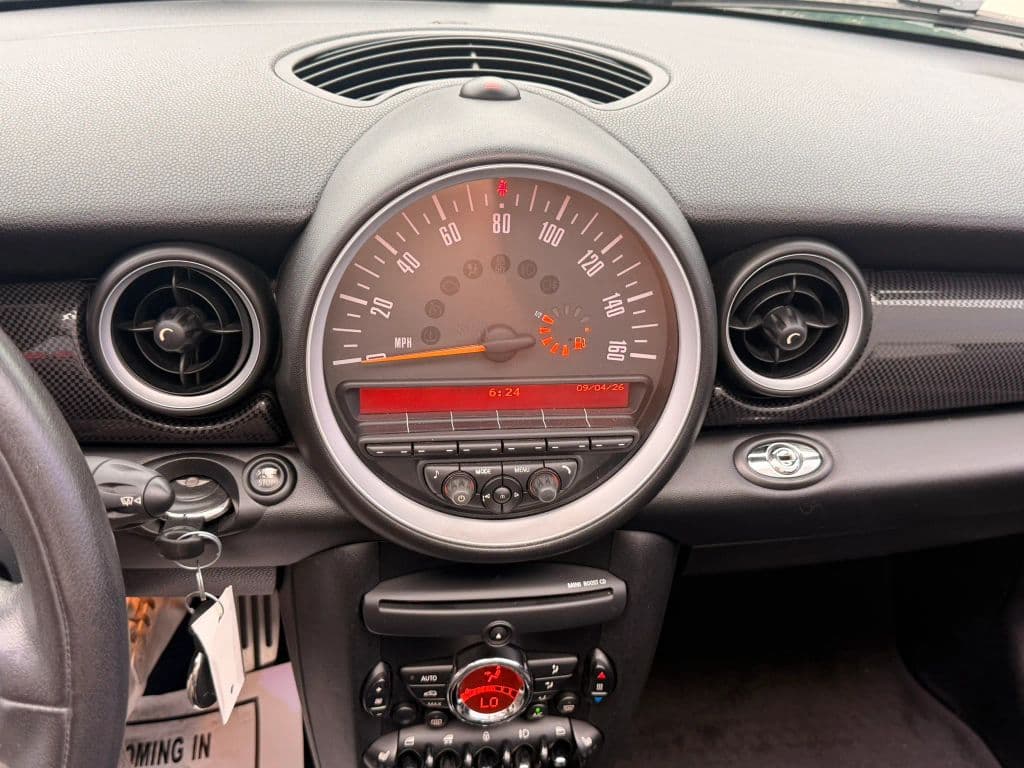 2015 MINI Cooper 24