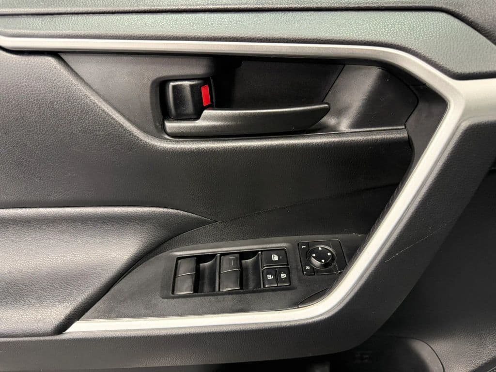 2021 Toyota RAV4 24