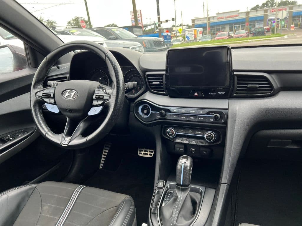 2022 Hyundai Veloster 12