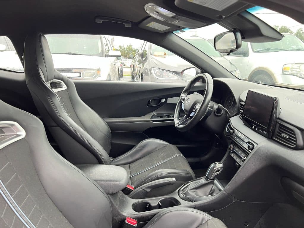 2022 Hyundai Veloster 16