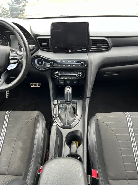 2022 Hyundai Veloster 11