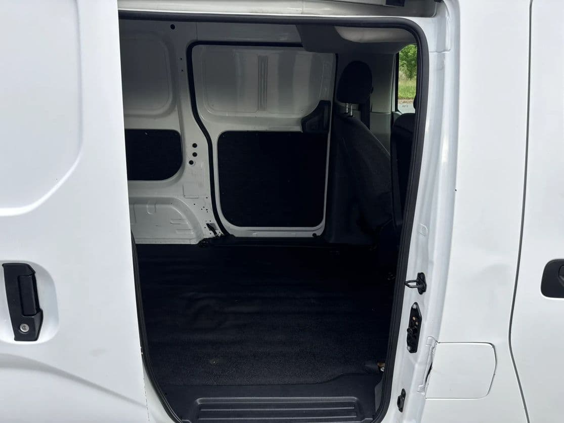 2015 Nissan NV200 18