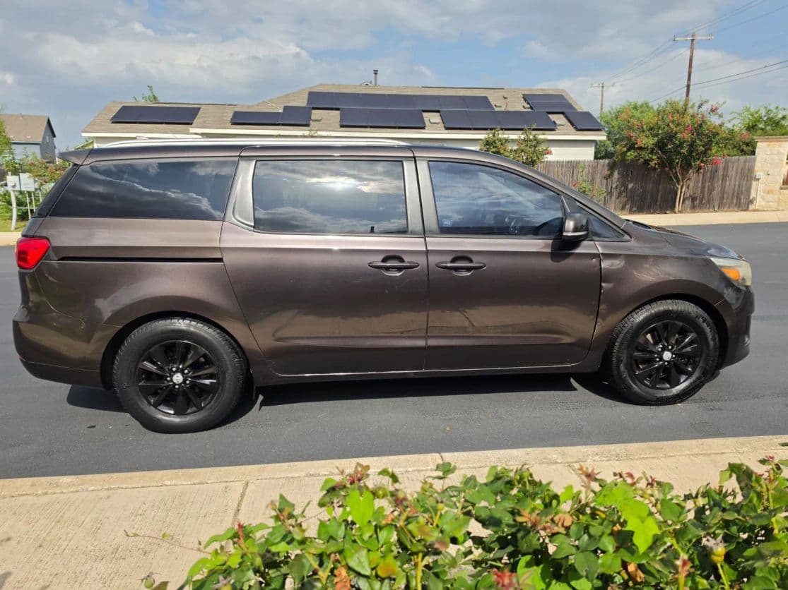 2016 Kia Sedona 7