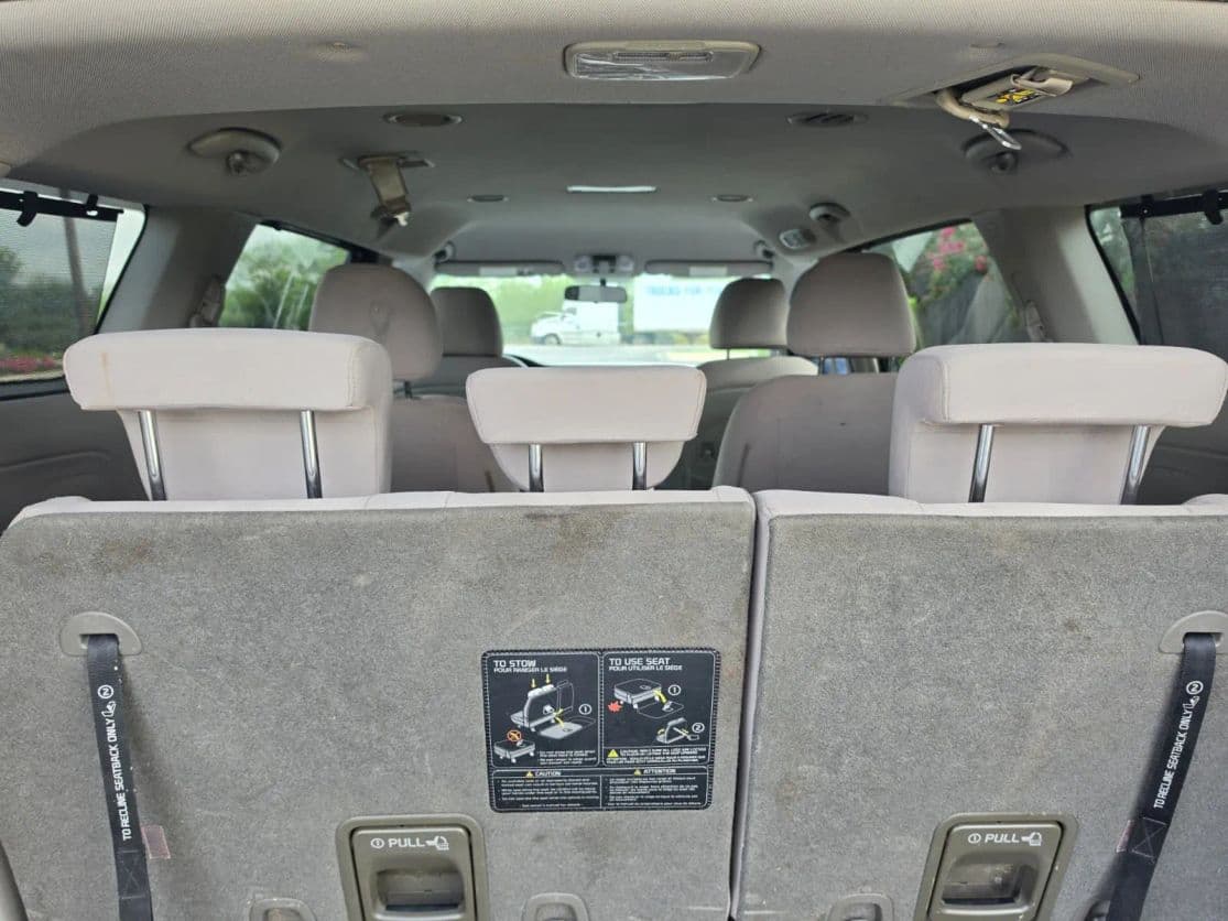 2016 Kia Sedona 9