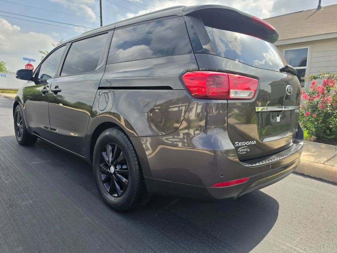 2016 Kia Sedona 5