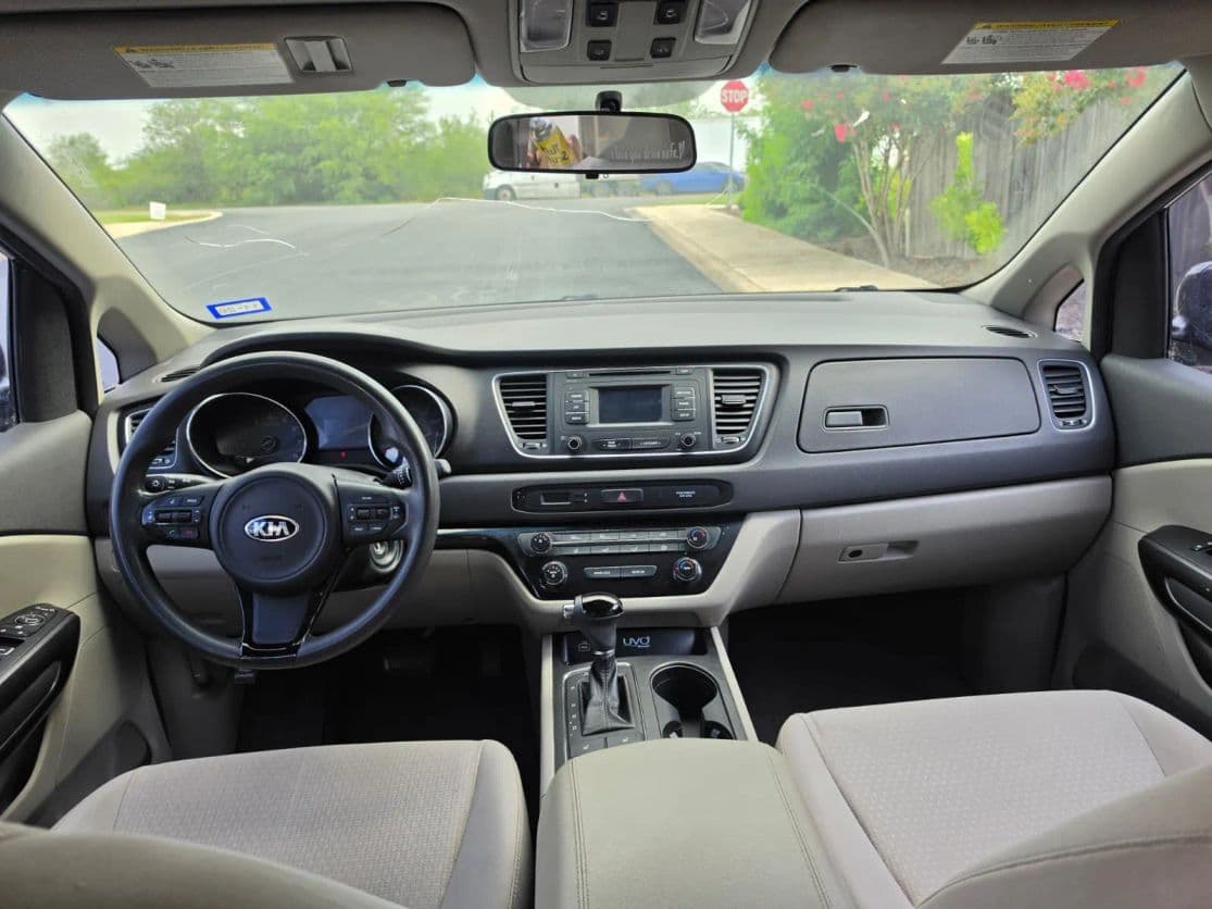 2016 Kia Sedona 13