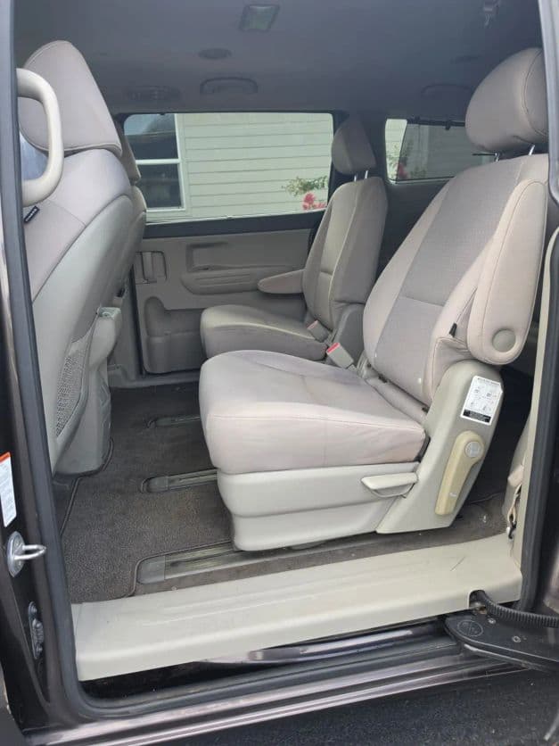2016 Kia Sedona 11