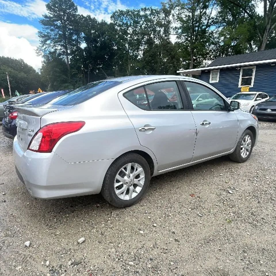 2018 Nissan Versa Sedan 10