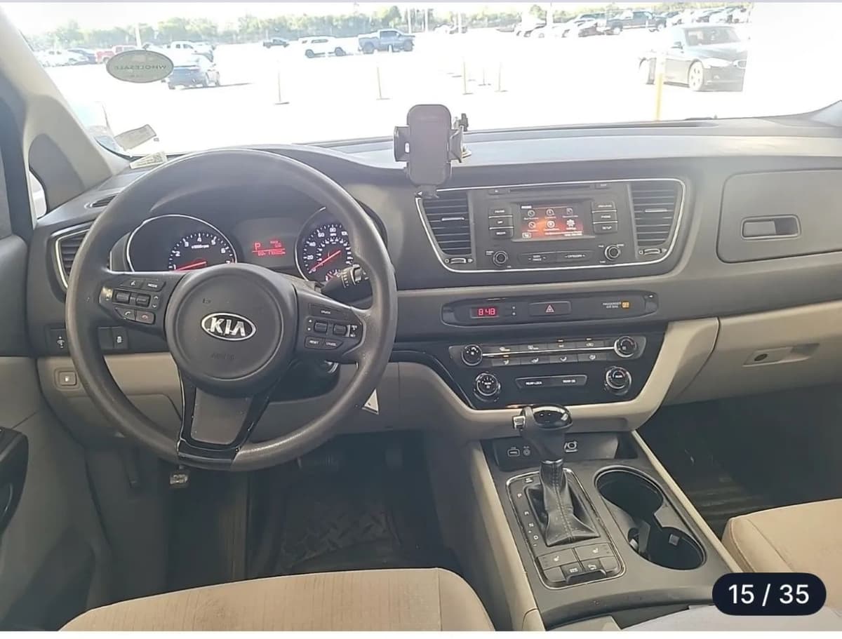 2016 Kia Sedona 13