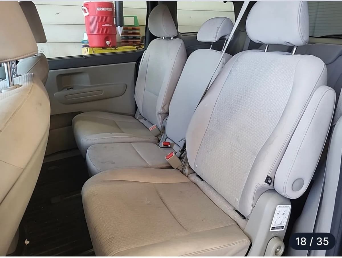2016 Kia Sedona 16