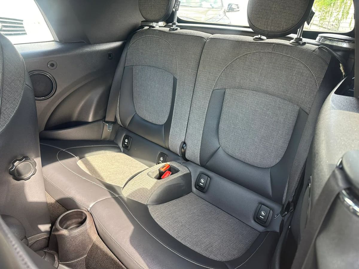 2016 MINI Cooper 36