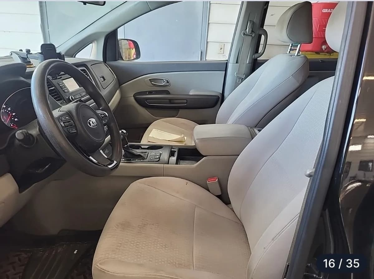 2016 Kia Sedona 14