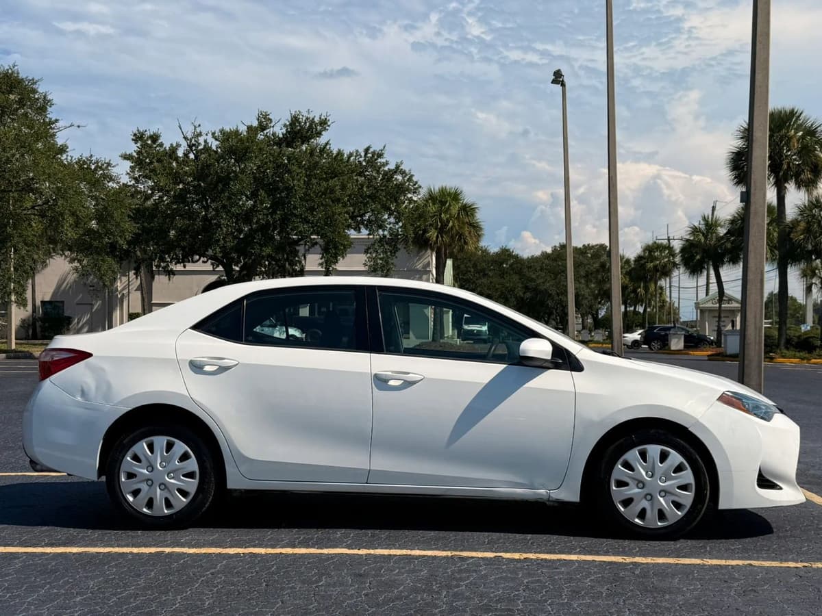 2019 Toyota Corolla 32