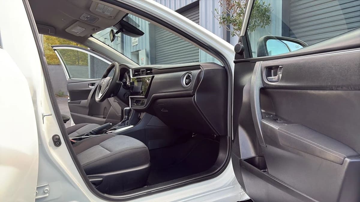 2019 Toyota Corolla 13
