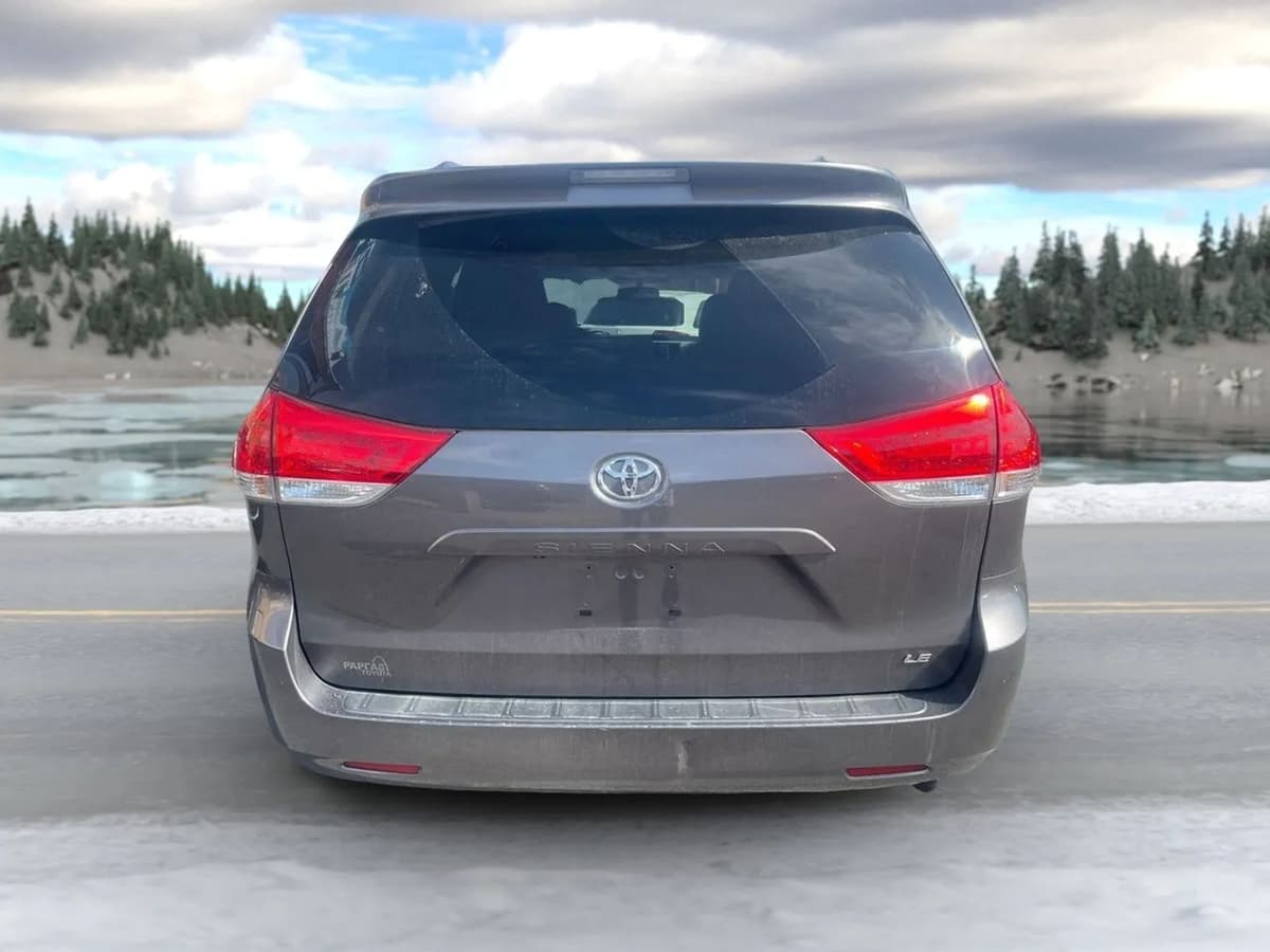 2014 Toyota Sienna 5