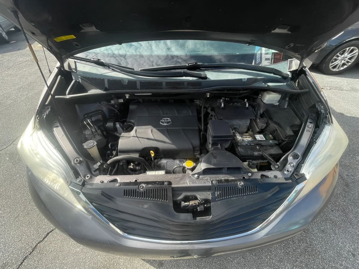 2014 Toyota Sienna 18