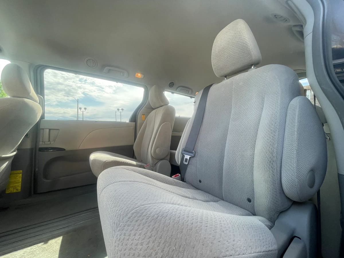 2014 Toyota Sienna 13