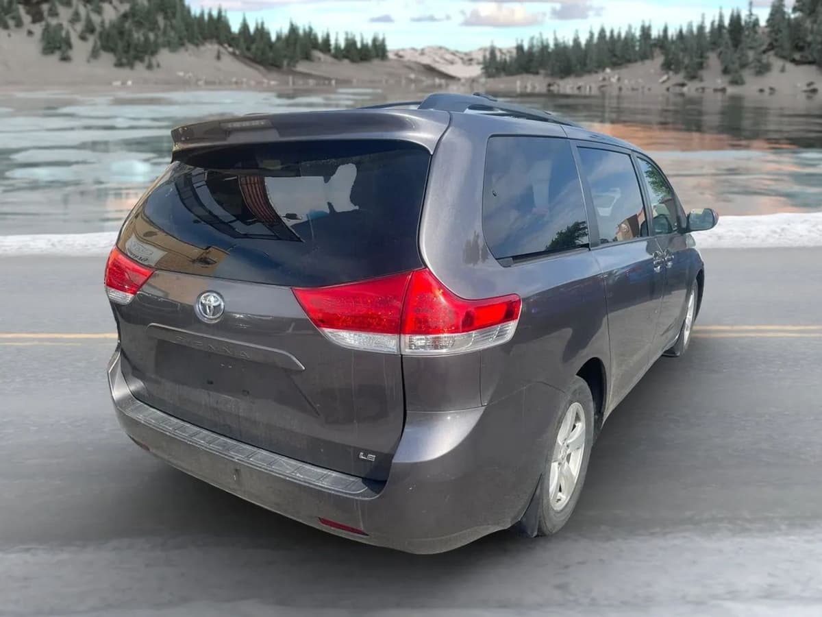 2014 Toyota Sienna 6