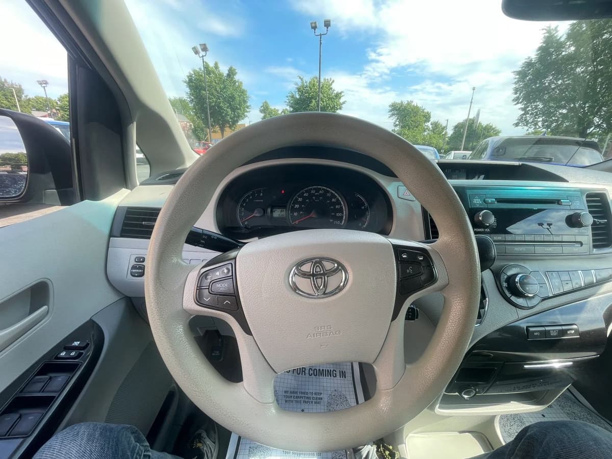 2014 Toyota Sienna 10
