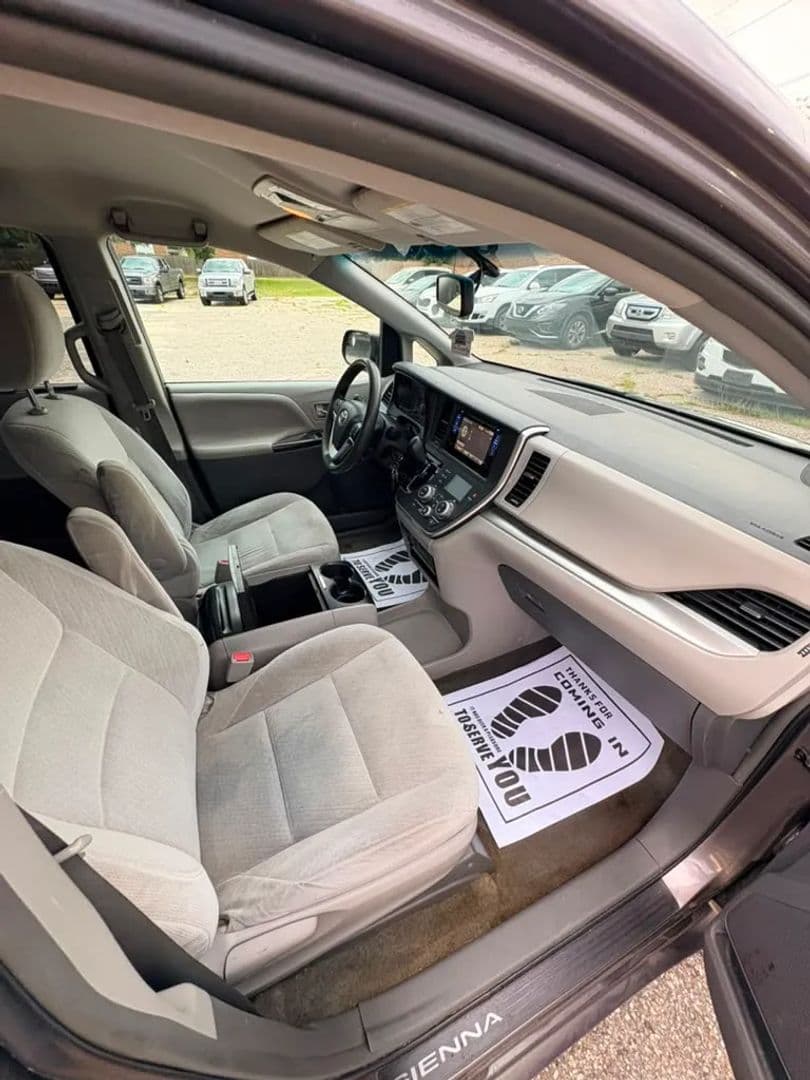 2015 Toyota Sienna 9