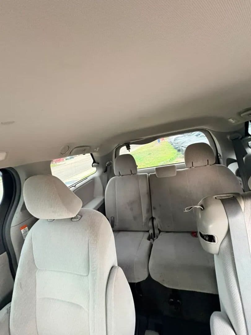 2015 Toyota Sienna 17