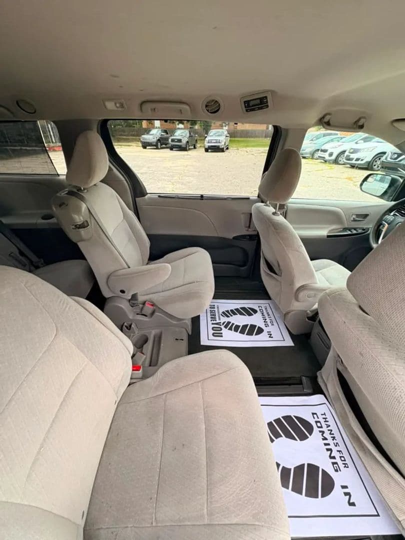 2015 Toyota Sienna 10