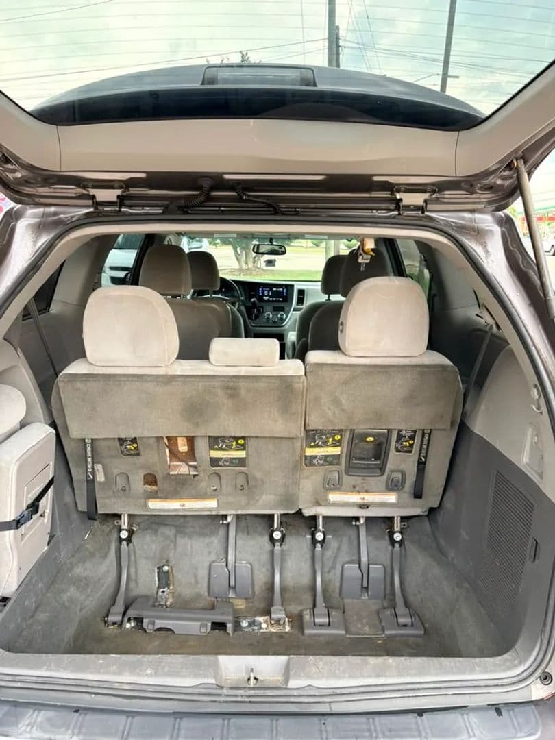 2015 Toyota Sienna 15