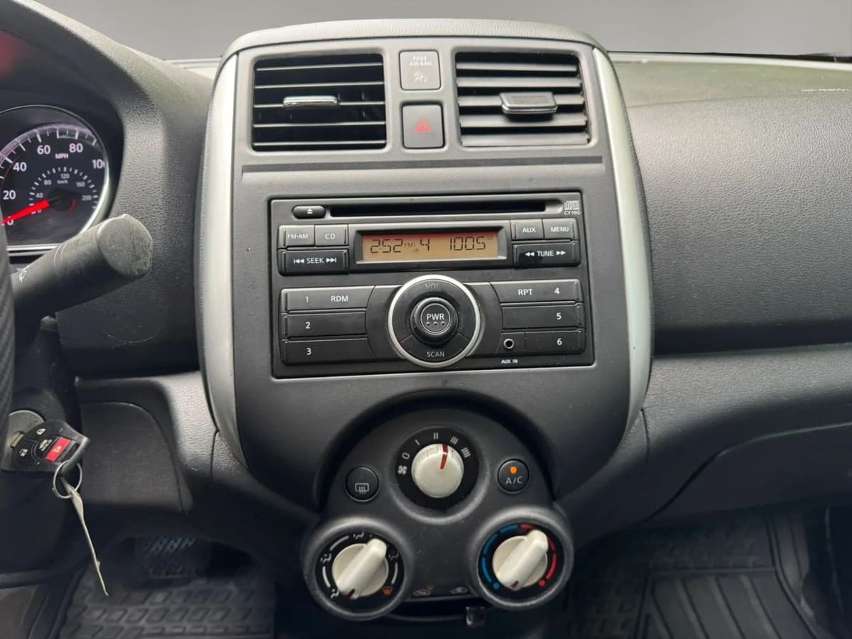 2014 Nissan Versa Sedan 18